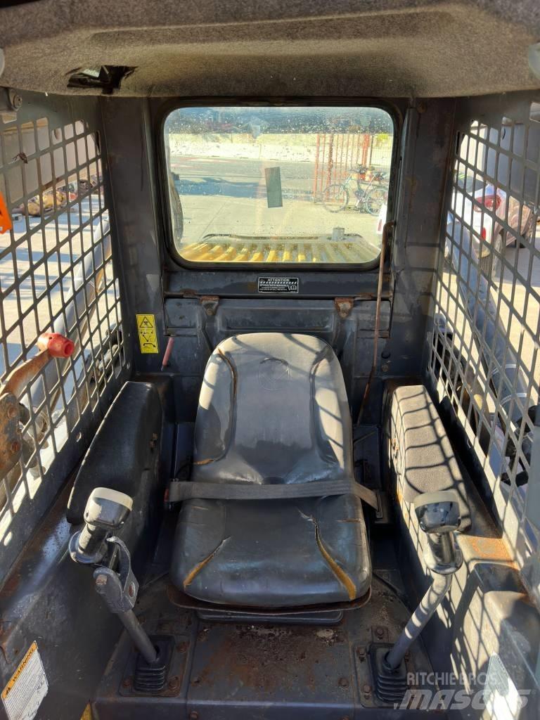 New Holland C 185 滑移轉向裝載機