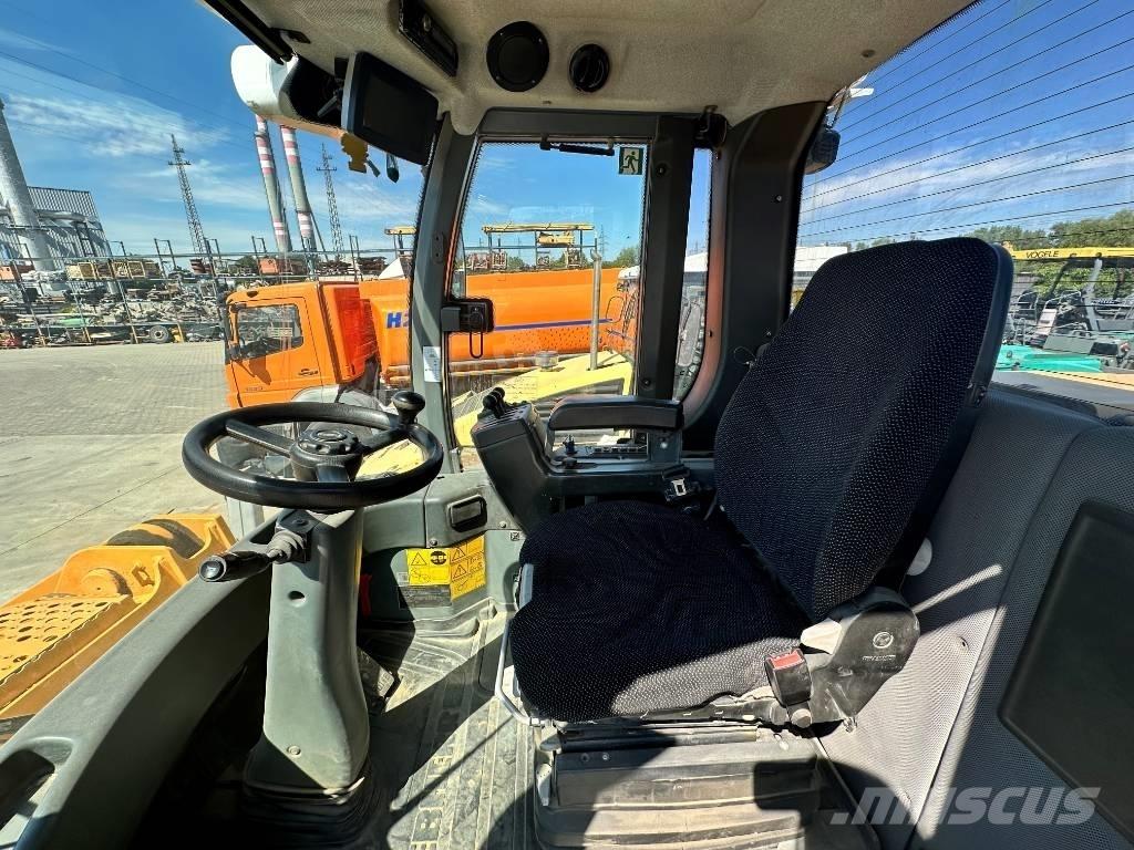 Liebherr L 550 輪胎式裝載機