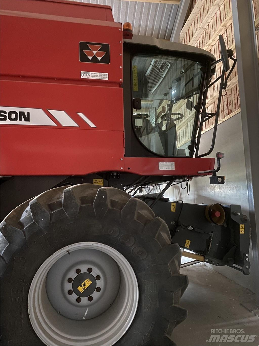 Massey Ferguson 7244 聯合收穫機