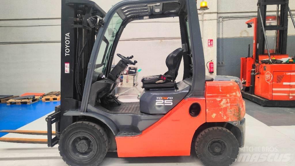 Toyota 52-8 FD F 25 柴油卡車