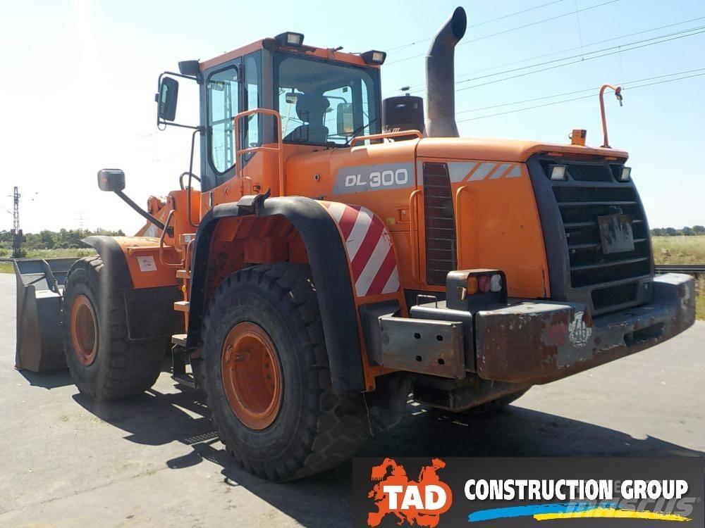 Doosan DL 300 輪胎式裝載機
