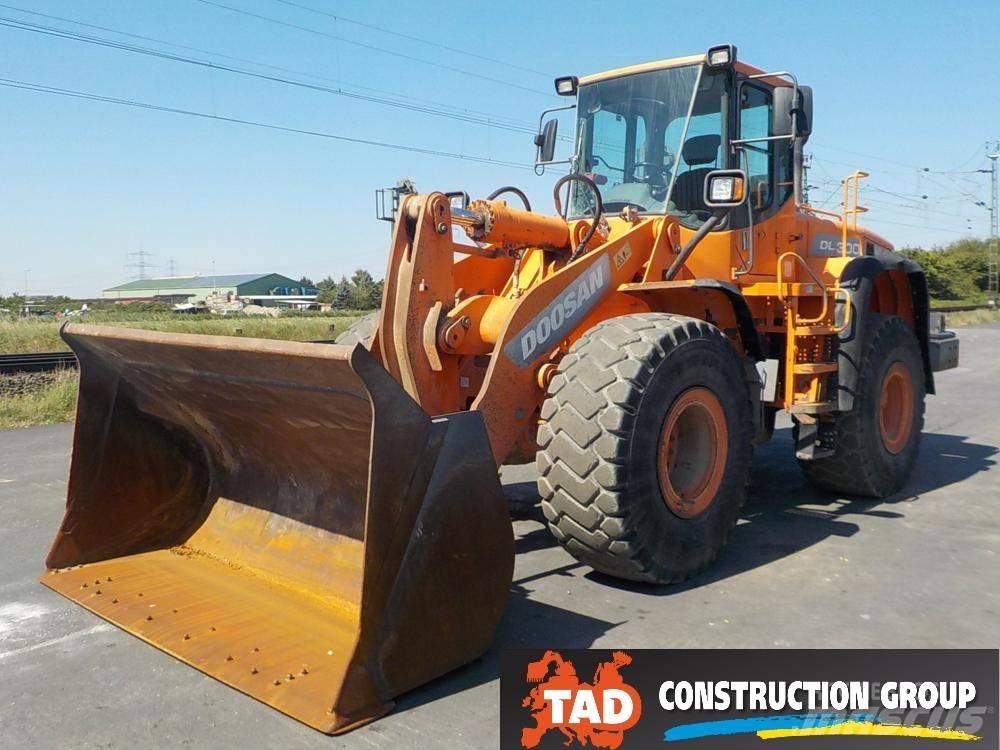 Doosan DL 300 輪胎式裝載機