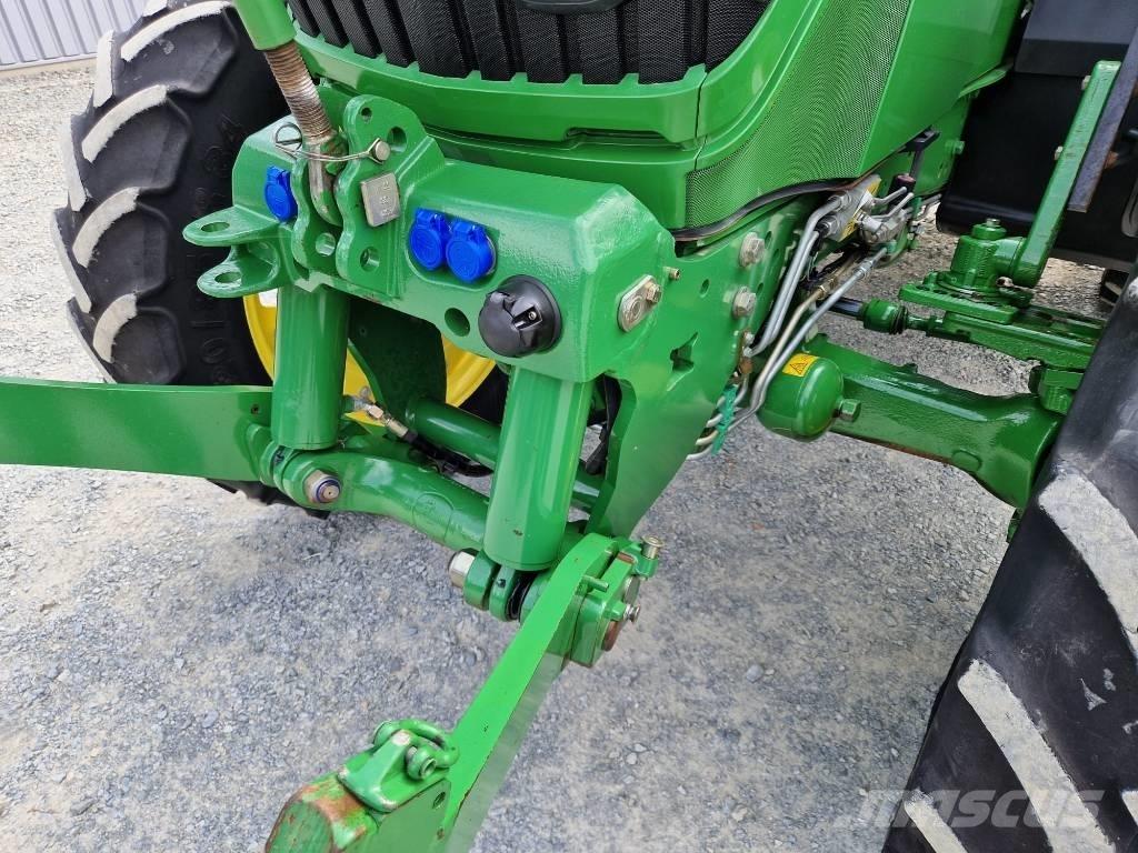 John Deere 6115 R 曳引機