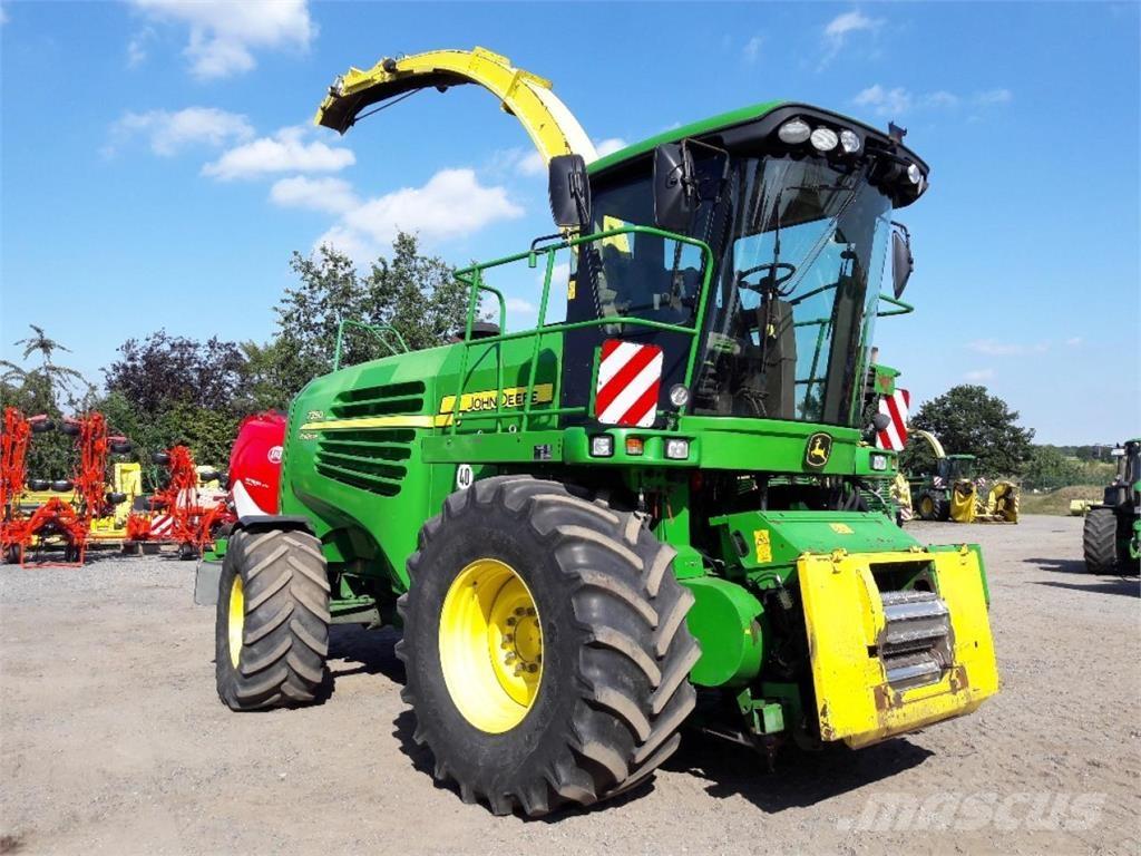 John Deere 7350 自走式飼料採集機