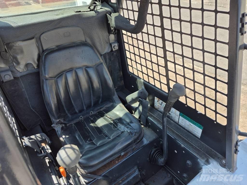 Bobcat 763 滑移轉向裝載機