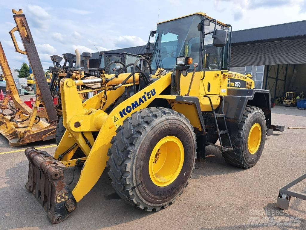 Komatsu WA 250-5H 輪胎式裝載機