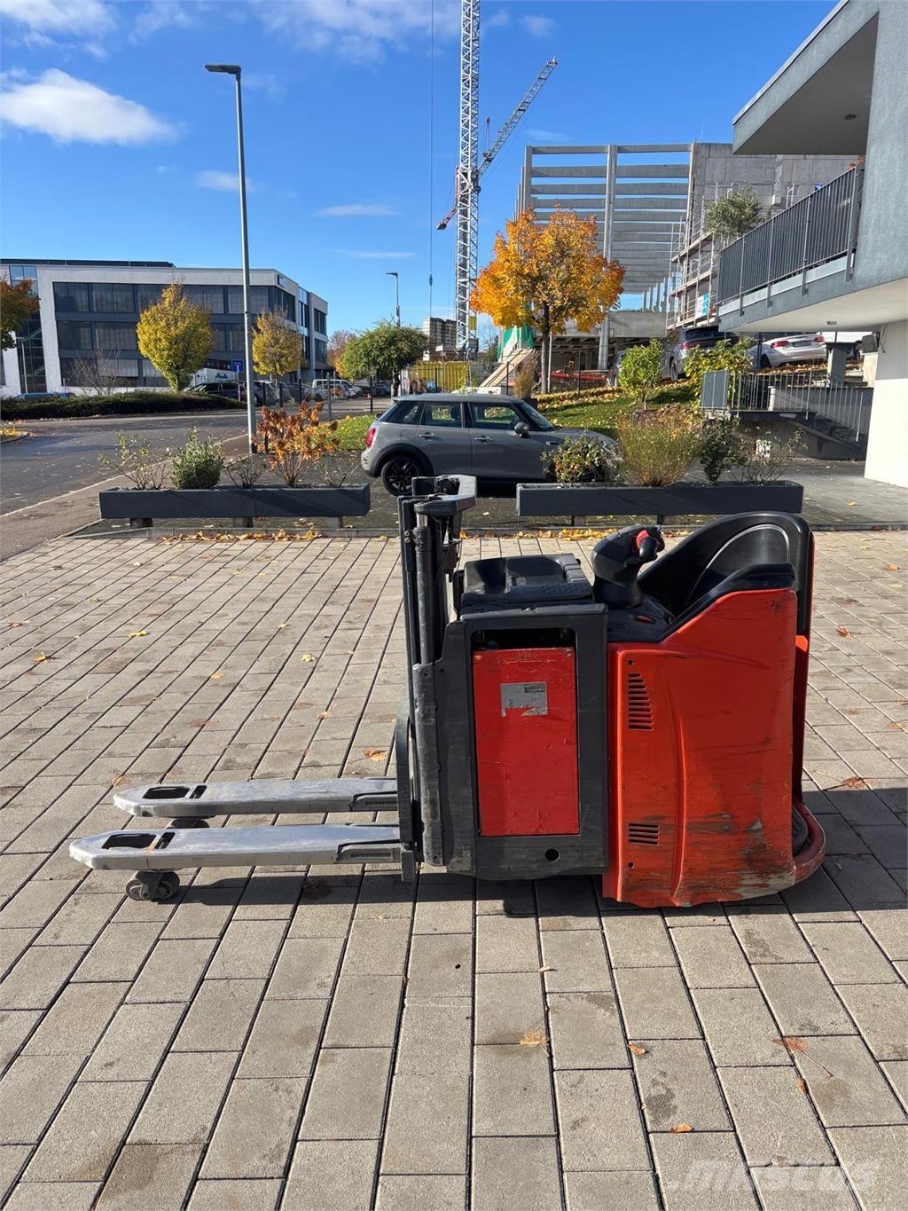 Linde L12 LHP SP 自走式堆積機