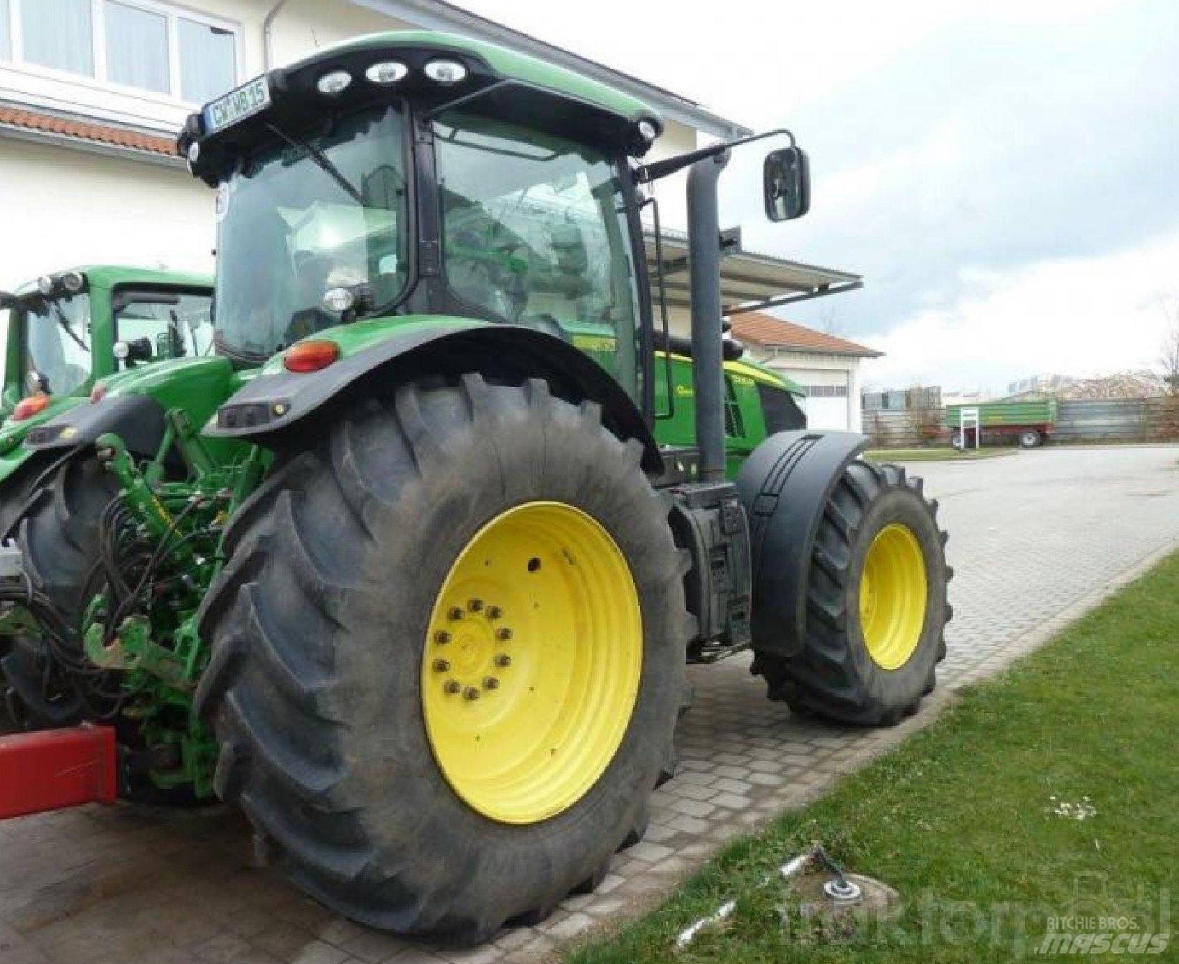 John Deere 7230R 曳引機