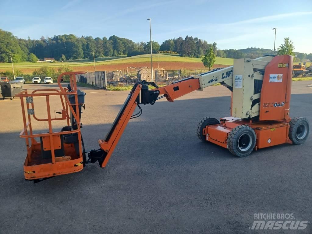 JLG E 300 AJP 曲臂高空作業車