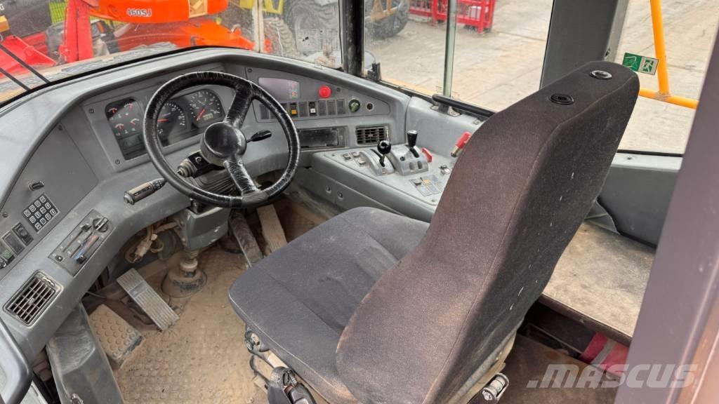 Volvo A 25 D 鉸接式起吊車