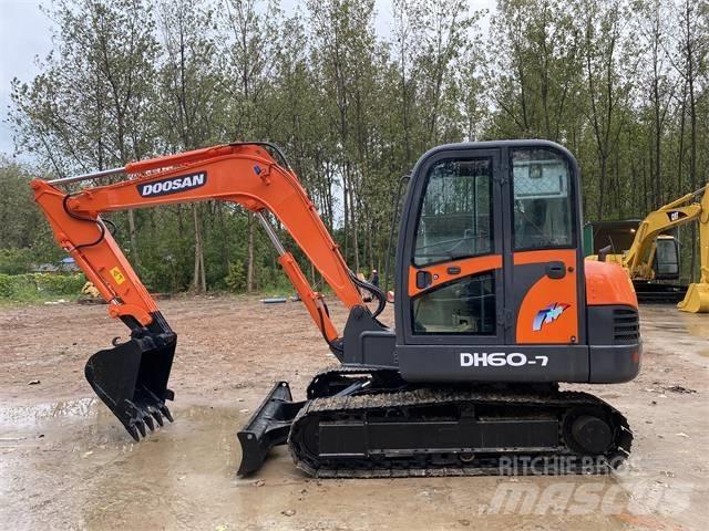 Doosan DH60-7 小型挖土機/掘鑿機<7t(小型挖掘機)