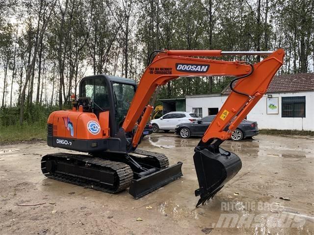 Doosan DH60-7 小型挖土機/掘鑿機<7t(小型挖掘機)