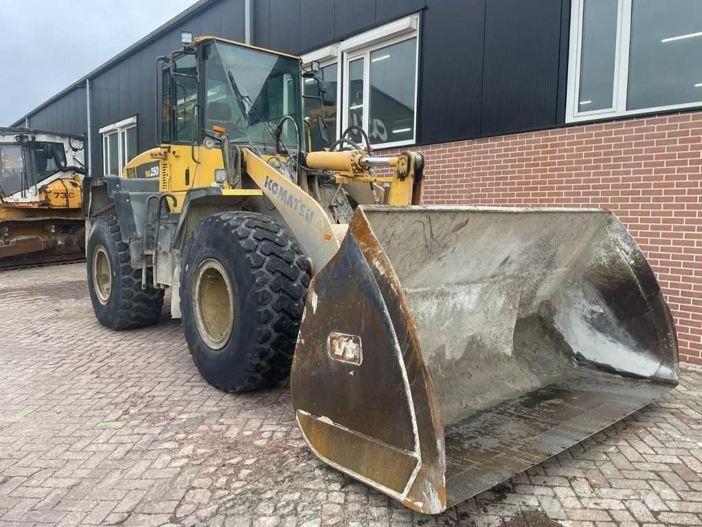 Komatsu WA250-5 輪胎式裝載機