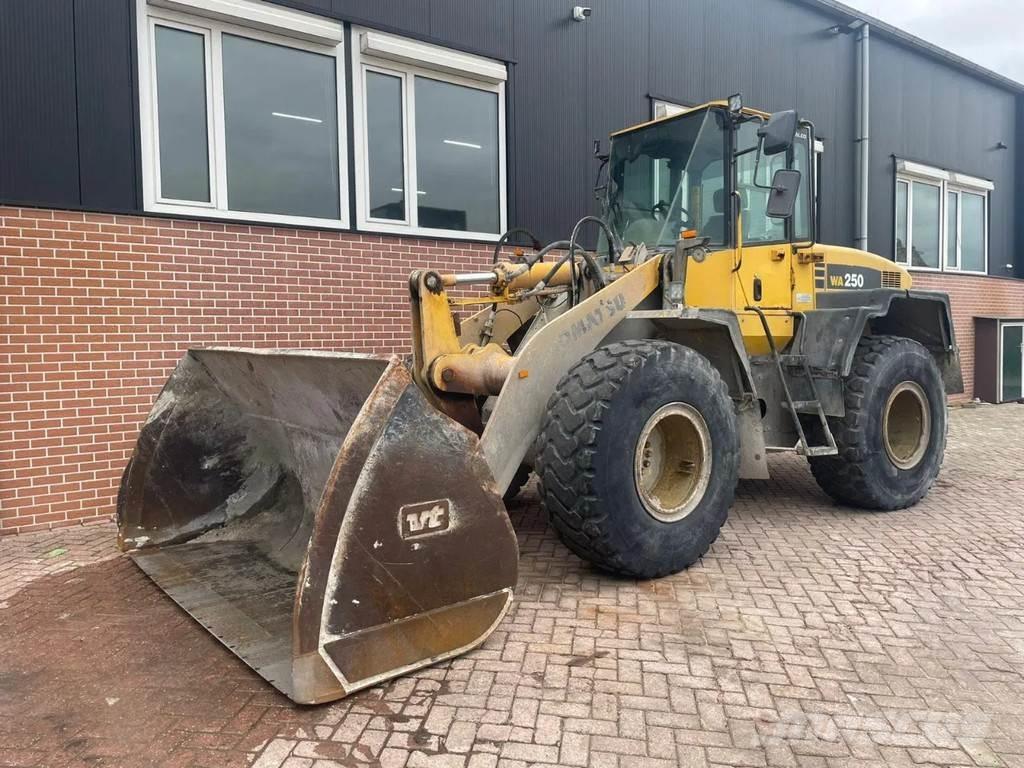 Komatsu WA250-5 輪胎式裝載機