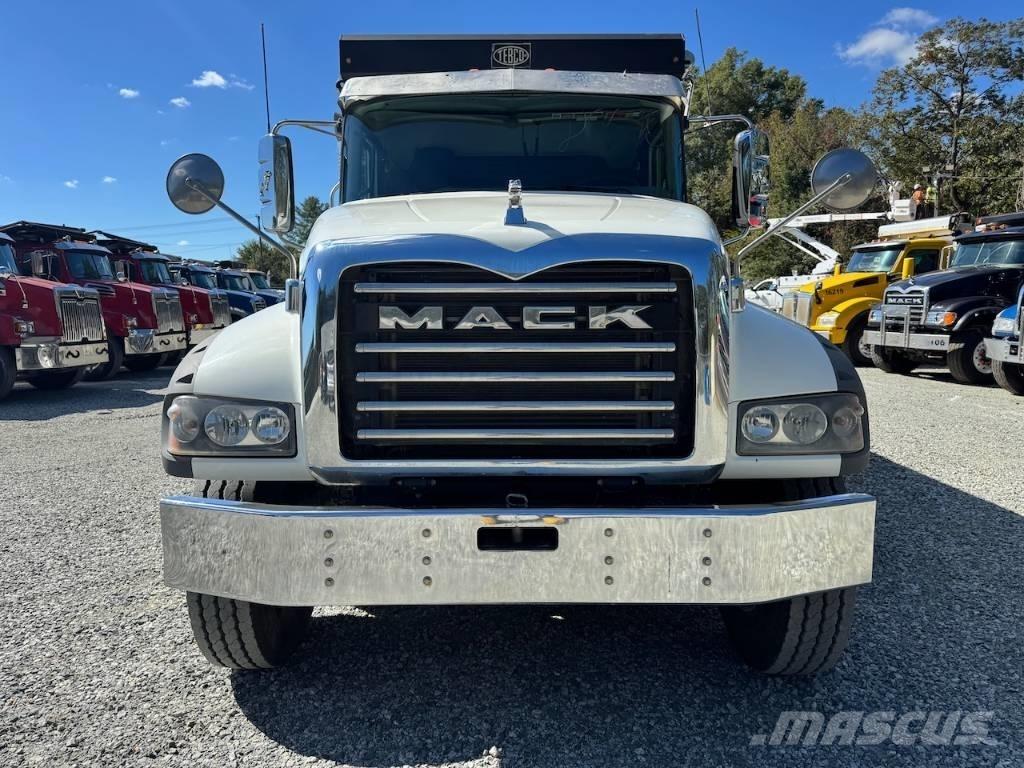 Mack Granite 84FR 傾卸式卡車
