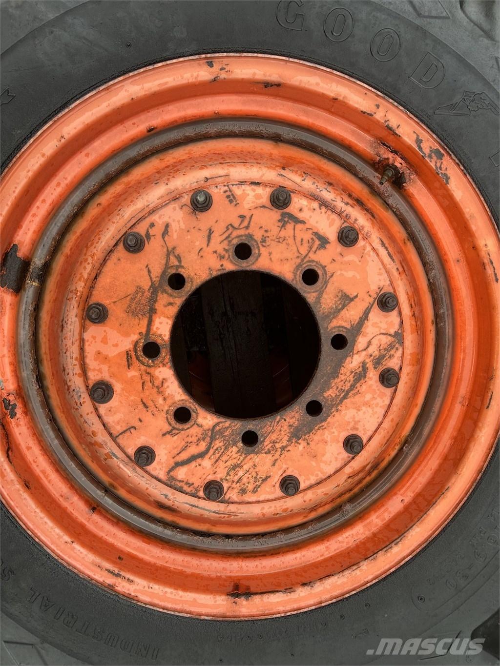 Goodyear 16,9-30 輪胎、車輪和輪圈