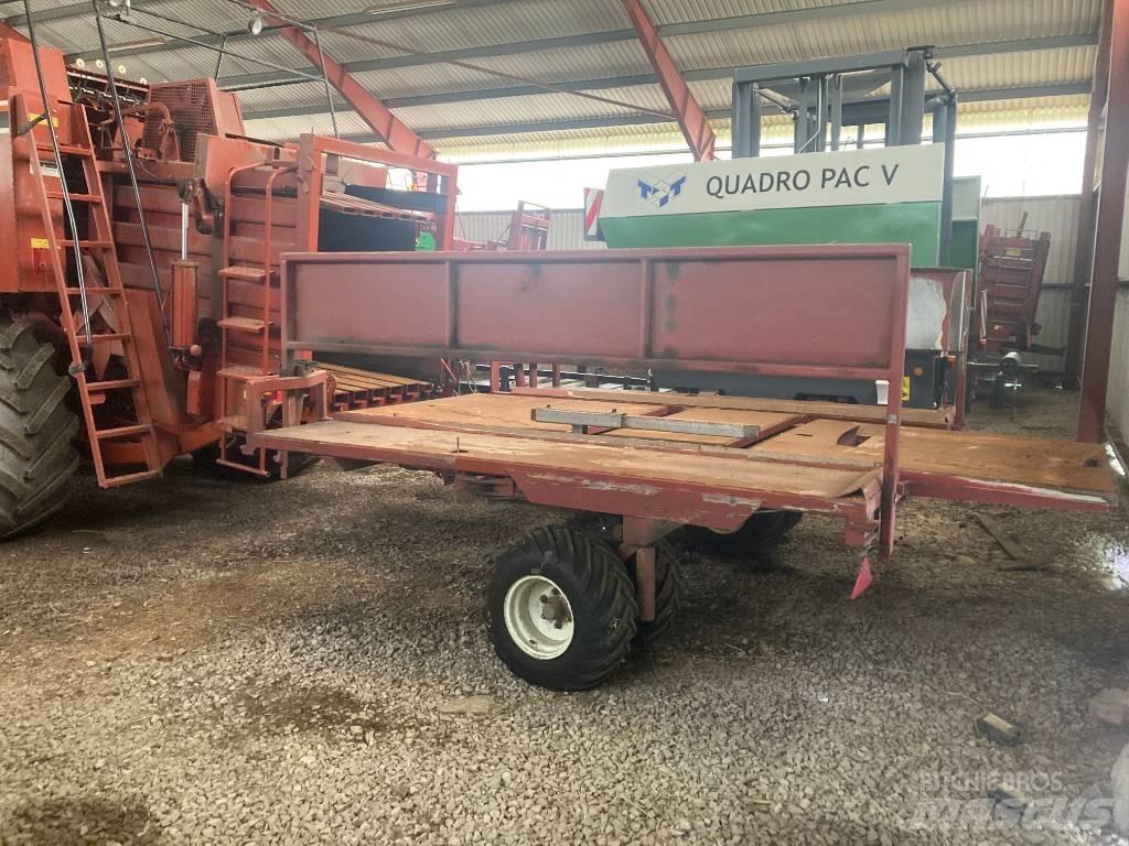 Hesston 4900 方形打捆機
