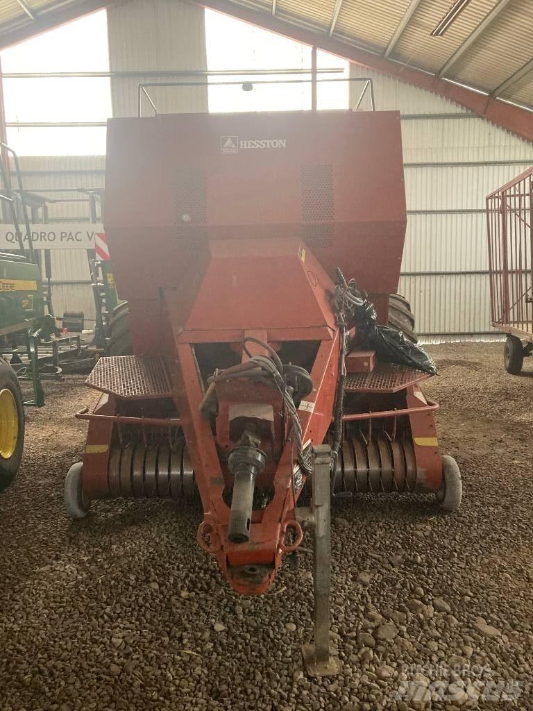 Hesston 4900 方形打捆機