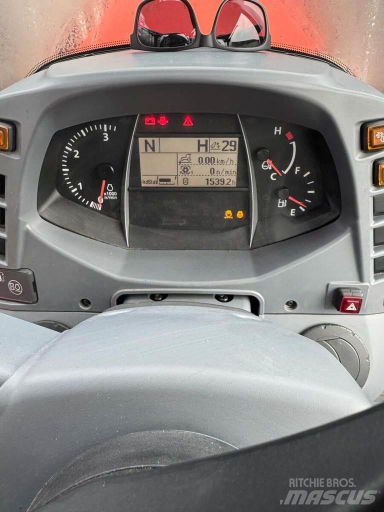 Kubota M135GX 曳引機