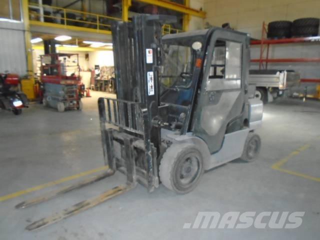 Nissan MYG1F2A30V 伸縮臂高空作業車