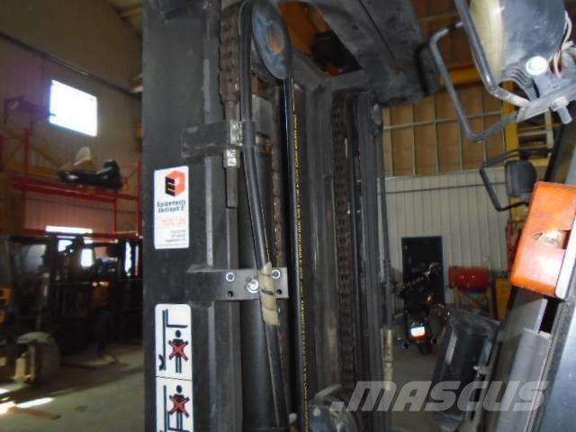 Nissan MYG1F2A30V 伸縮臂高空作業車