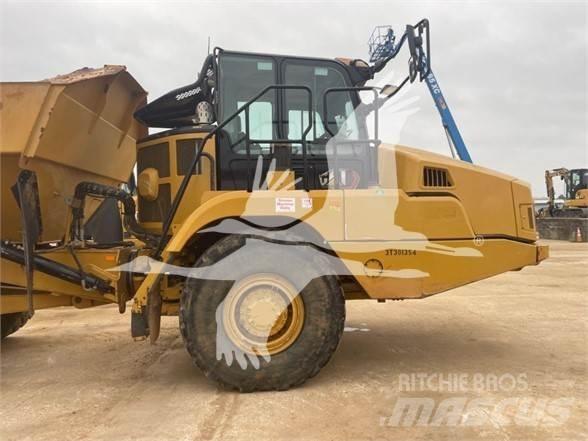 CAT 730 鉸接式起吊車