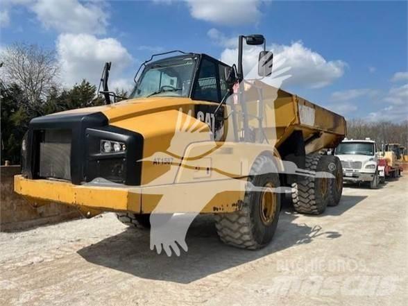 CAT 740B 鉸接式起吊車