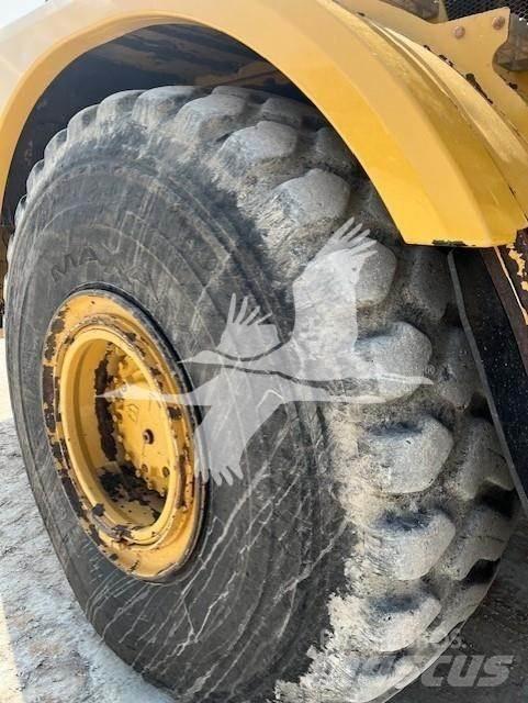 CAT 740B 鉸接式起吊車