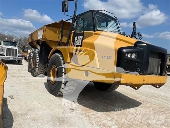 CAT 740B 鉸接式起吊車