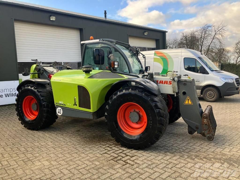 CLAAS Scorpion 9040 農業用伸縮臂裝載機