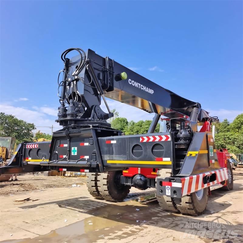 Kalmar DRF 450 前伸型堆積機