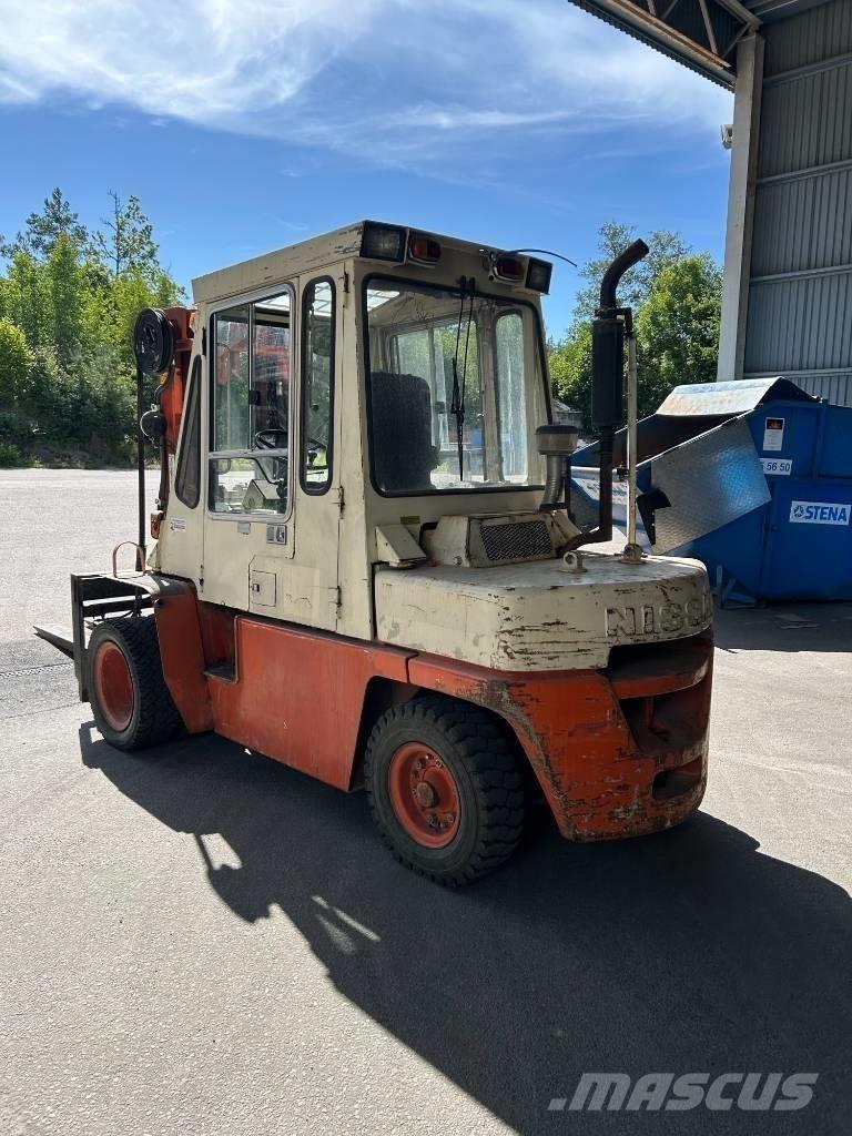 Nissan YGF03 柴油卡車