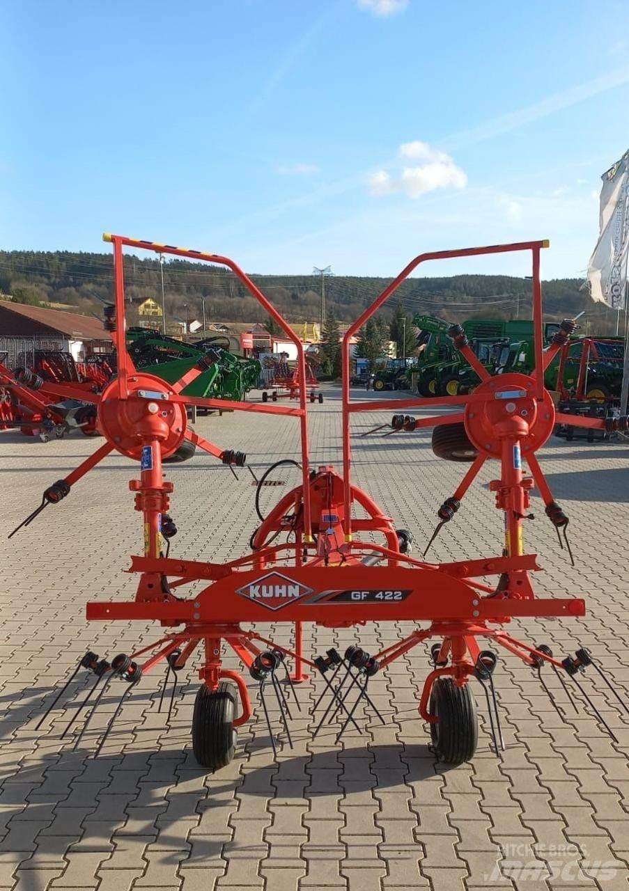 Kuhn GF 422 耙與翻草機