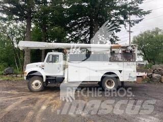 Altec AM855 卡車裝載高空作業車