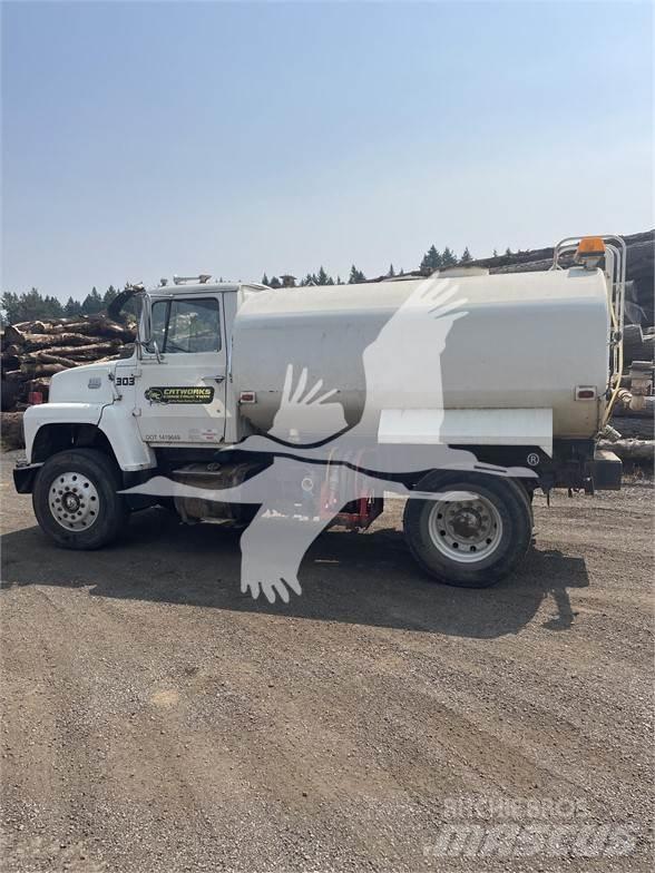 Ford 8000 水車