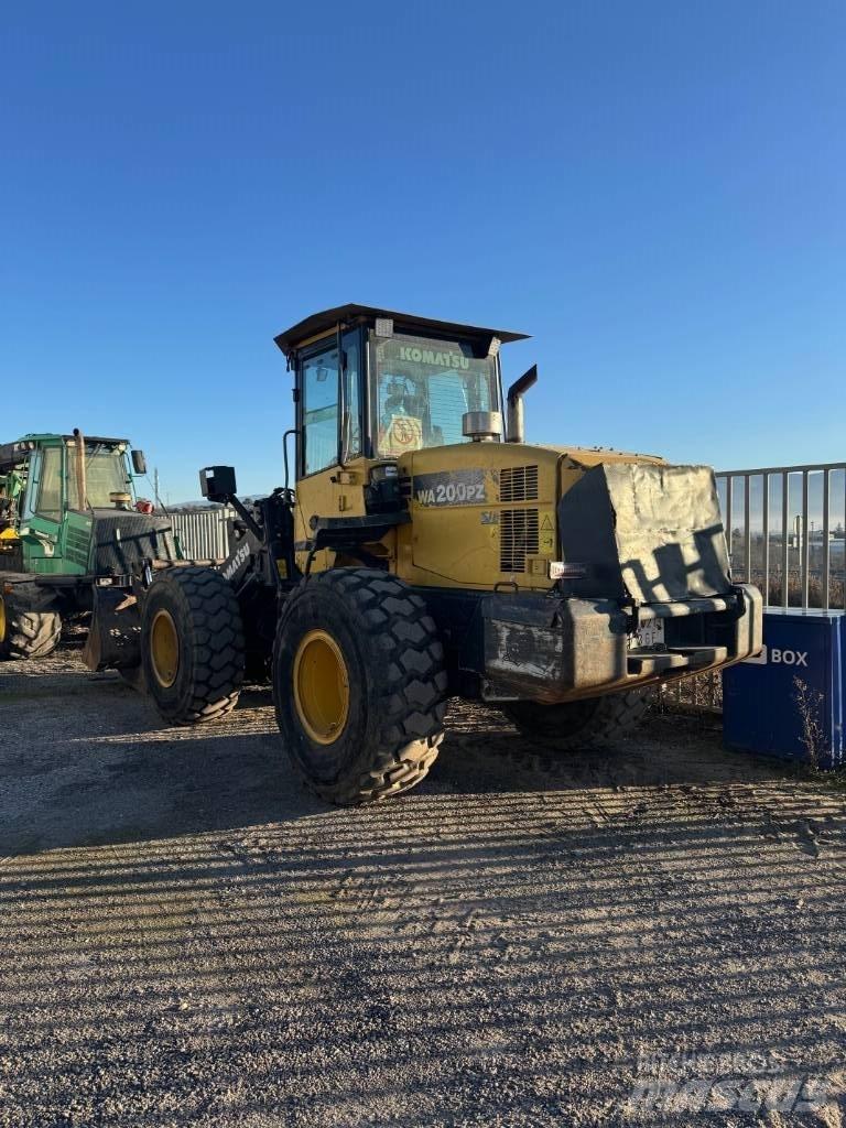 Komatsu WA 200 PZ-6 輪胎式裝載機