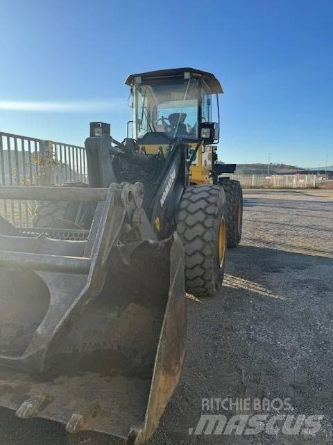 Komatsu WA 200 PZ-6 輪胎式裝載機