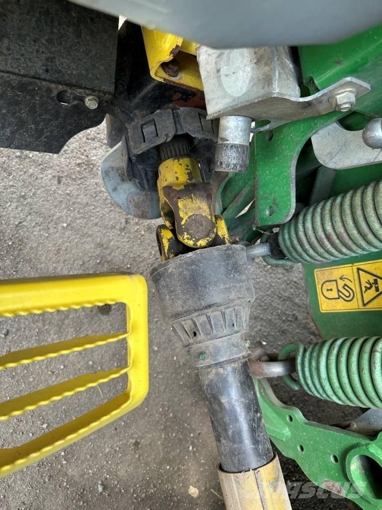 John Deere 8600 自走式飼料採集機