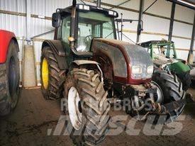 Valtra N121    hook 駕駛室與內部