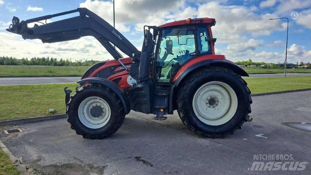 Valtra T 214 曳引機