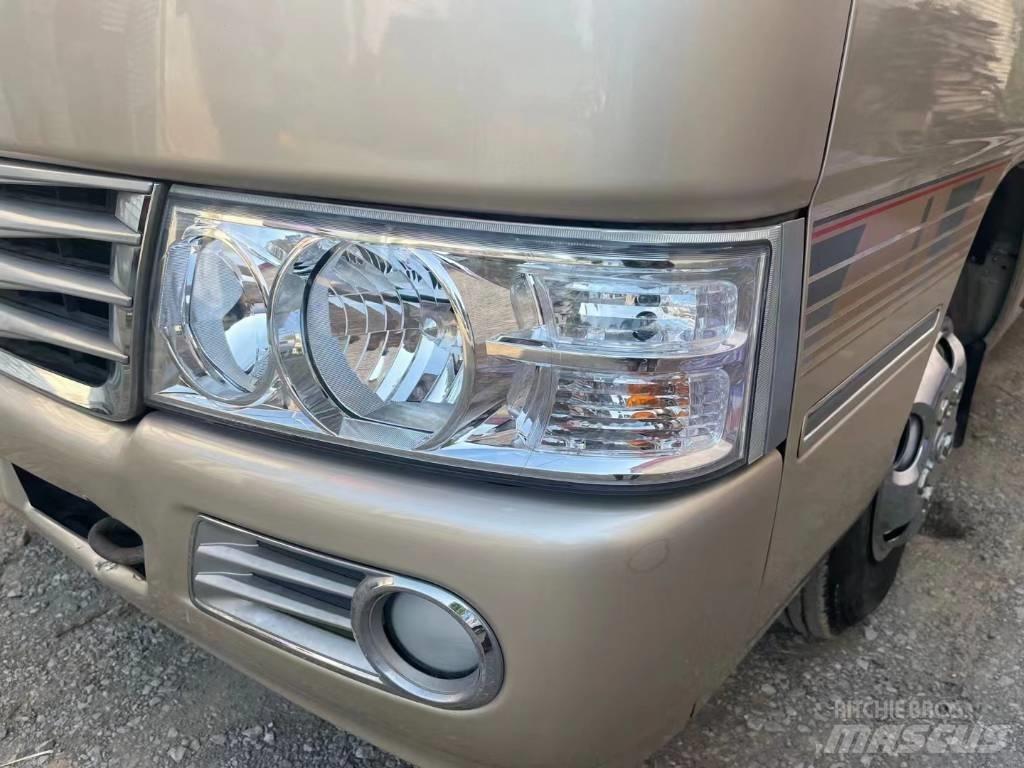 Toyota Coaster Bus 迷你巴士