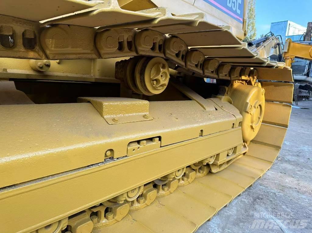 CAT D 5 C 履帶推土機