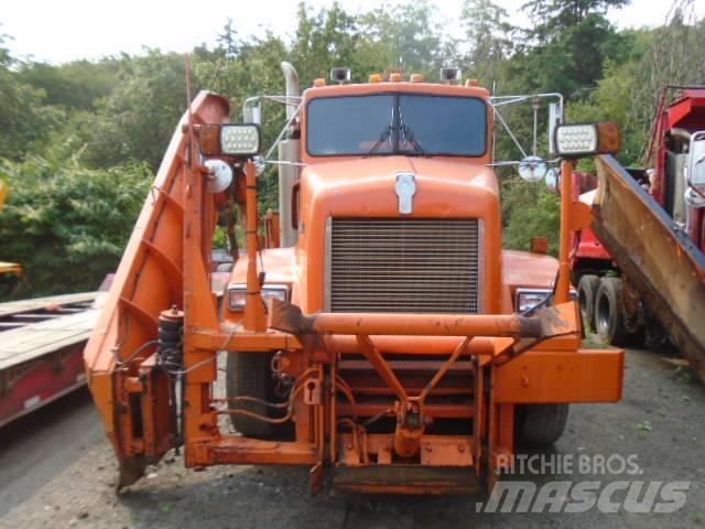 Kenworth T 400 刮雪板和犁