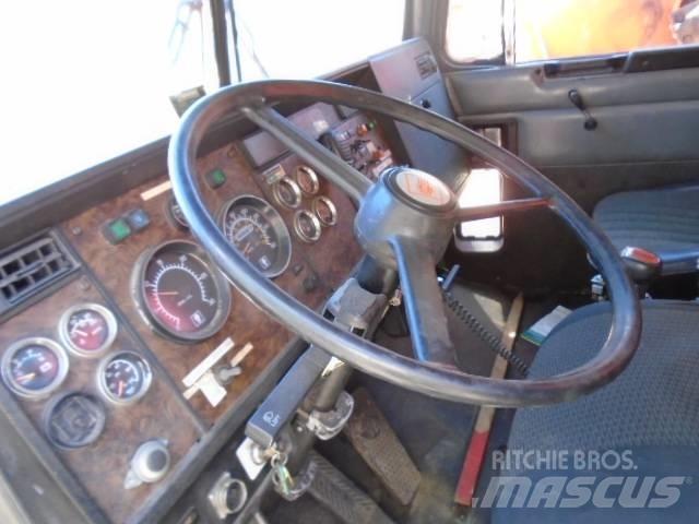 Kenworth T 400 刮雪板和犁