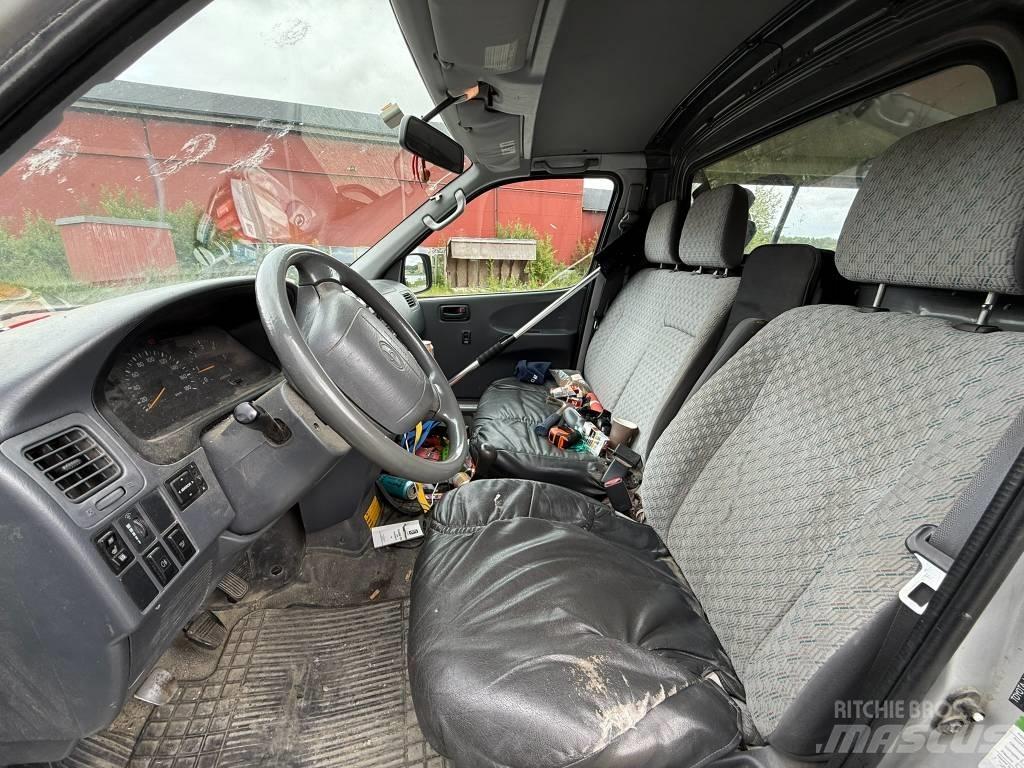 Toyota Hiace 4x4 廂式貨物運輸車