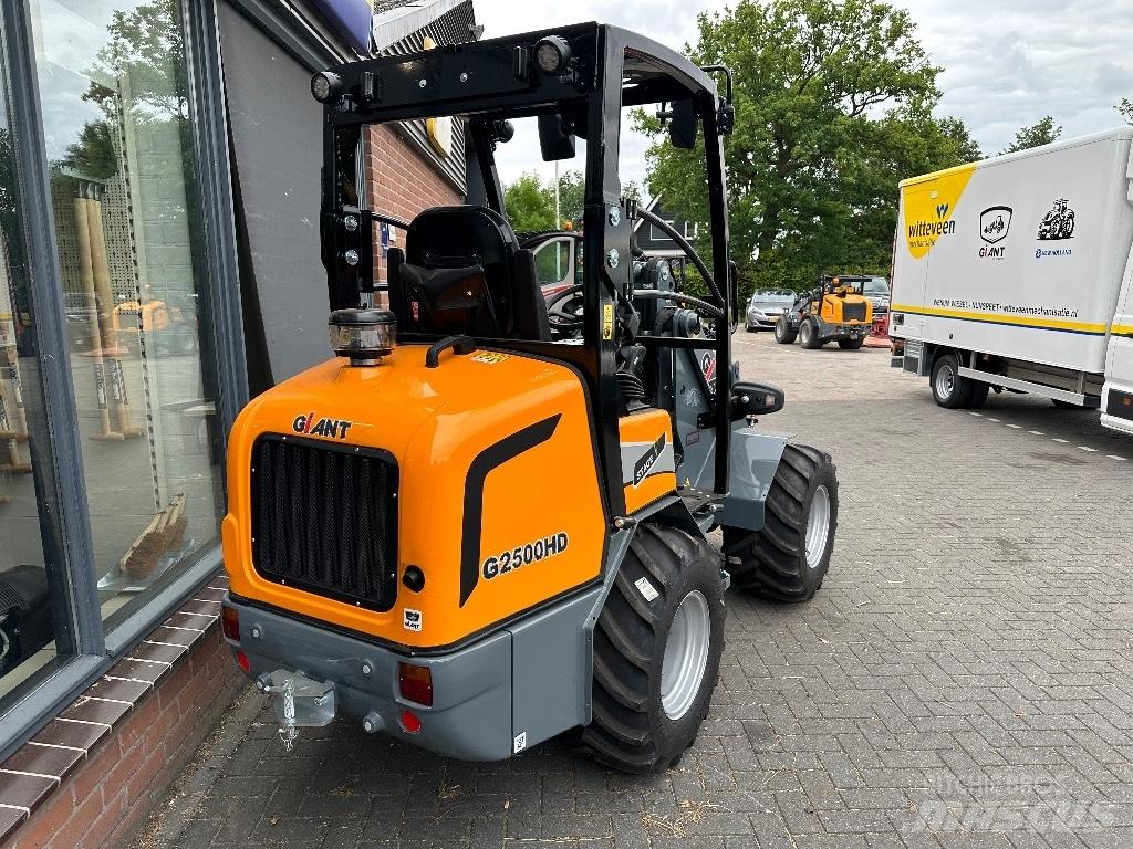 GiANT G2500HD 多功能裝載機