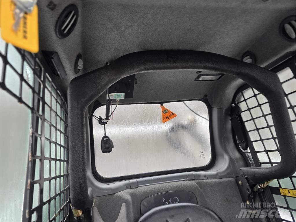 Bobcat S590 滑移轉向裝載機
