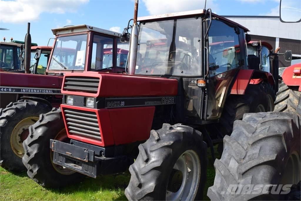 Case IH 844 XLN 曳引機