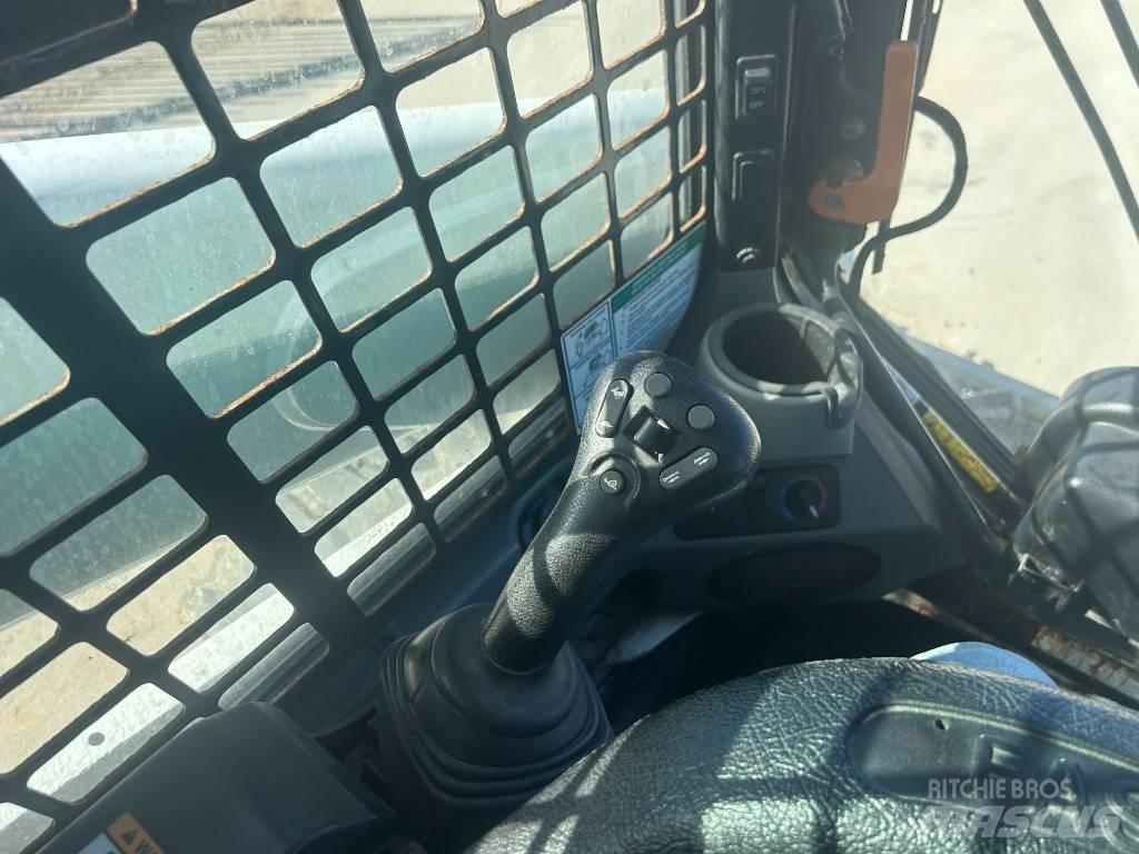 Bobcat S740 滑移轉向裝載機