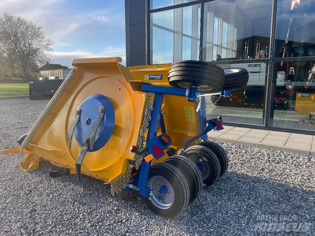 Bomford TriWing 4600 割草劑
